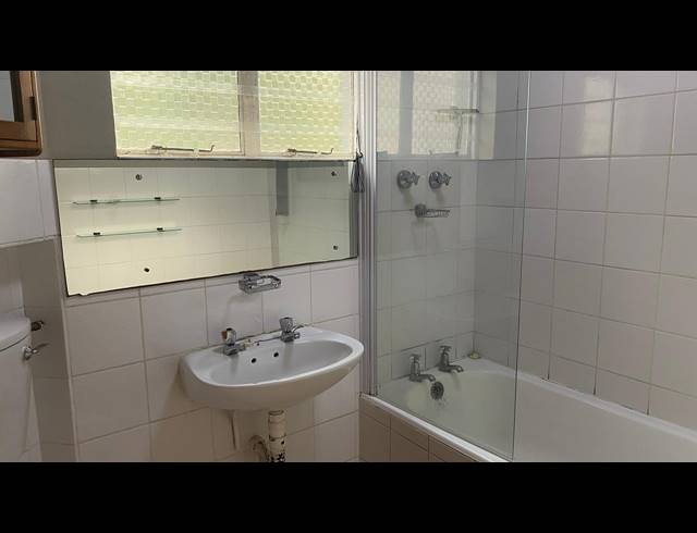 2.5 BEDROOM FLAT TO LET IN ESSENWOOD